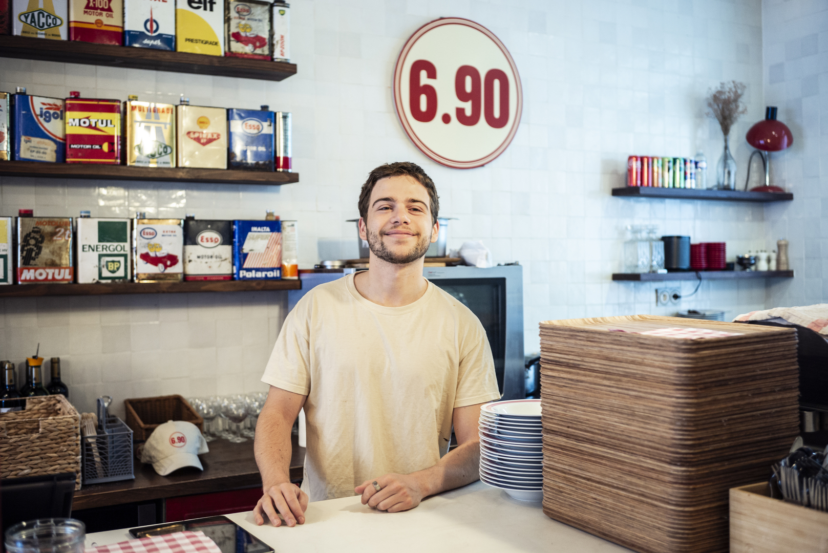 Restaurant manager at a Paris eatery with a €6.90 fixed-price menu.